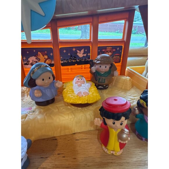 Fisher Price Little People Nativity Set With Stable & Ten Figures - Picture 5 of 7